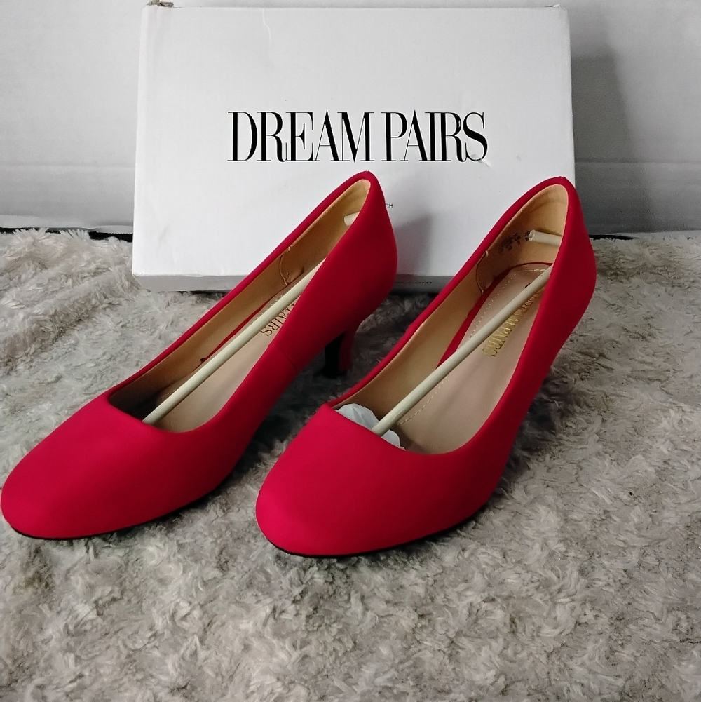 Dream Pairs Women's Vibrant Red Heels Size 7